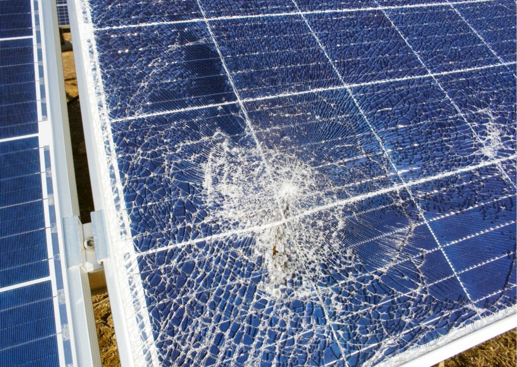 painel solar quebrado